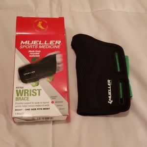 Mueller Wrist Brace- Right Wrist